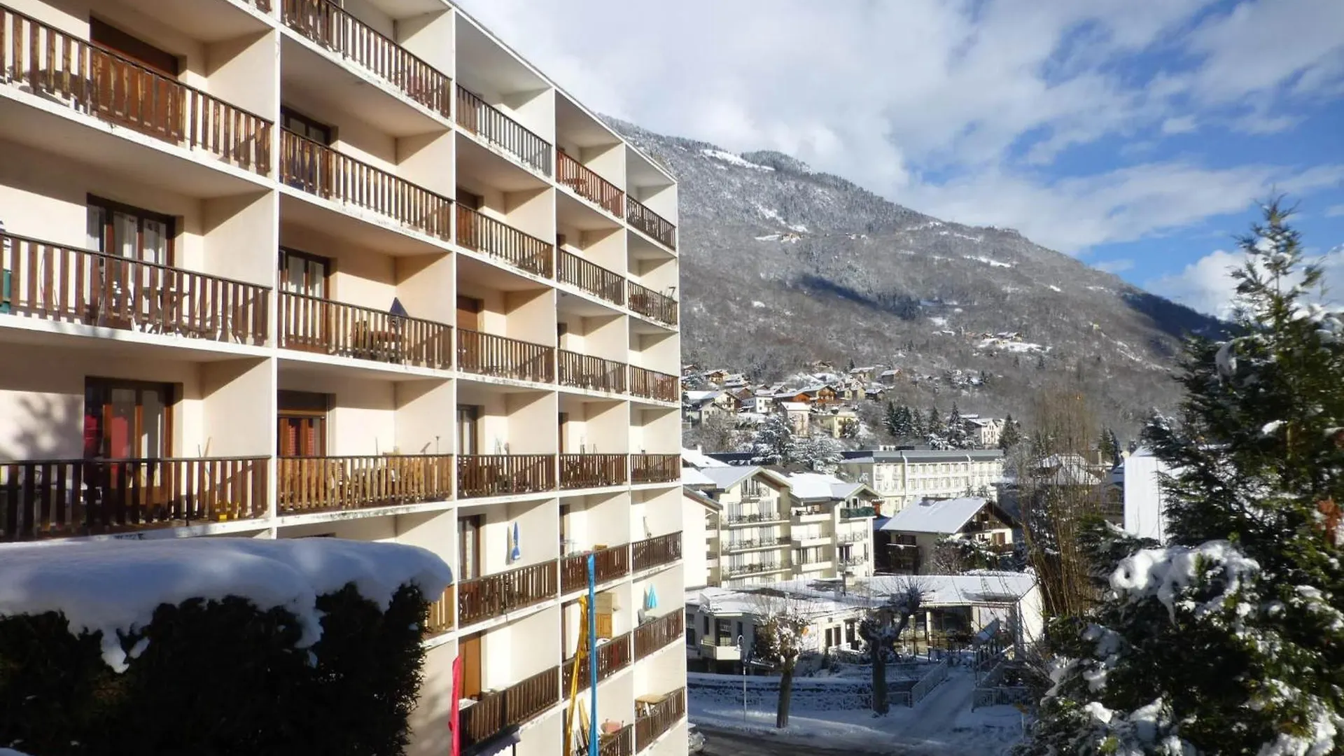 Charmant T2 Au Centre De Brides-Les-Bains Avec Balcon, Parking Et Wifi - Fr-1-512-194 0*,  France