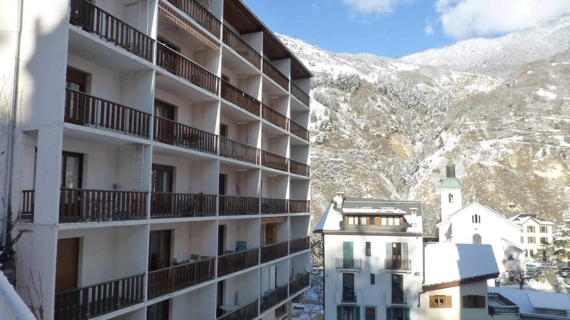 Charmant T2 Au Centre De Brides-Les-Bains Avec Balcon, Parking Et Wifi - Fr-1-512-194