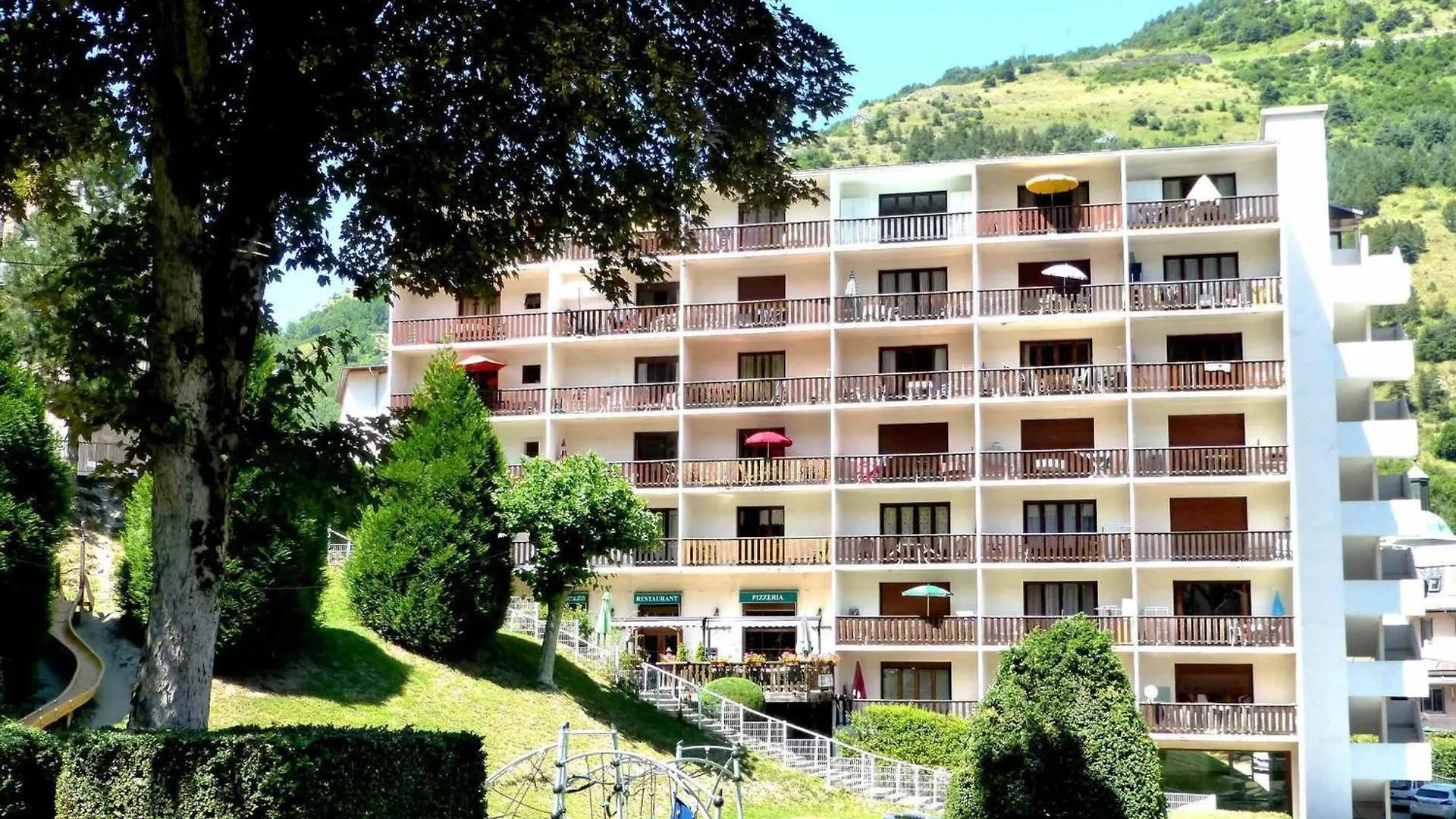 Apartment Charmant T2 Au Centre De Brides-Les-Bains Avec Balcon, Parking Et Wifi - Fr-1-512-194